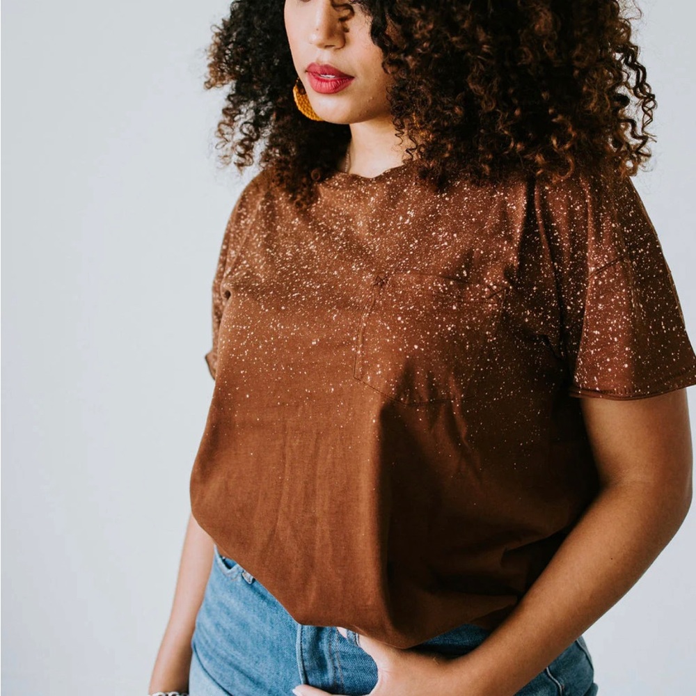 Chelsea DeBoer by Lily & Lottie - Augie Tee (Brown)